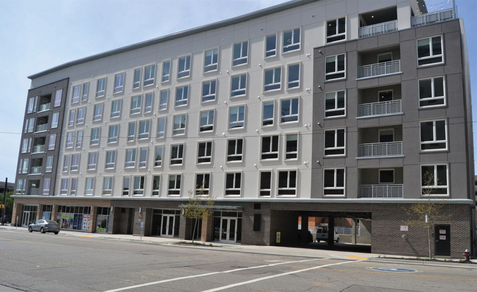 The Palms, an 83-unit luxury apartment building at the corner of Lady and Assembly streets, celebrated its grand opening on March 11. (Photo/Melinda Waldrop)