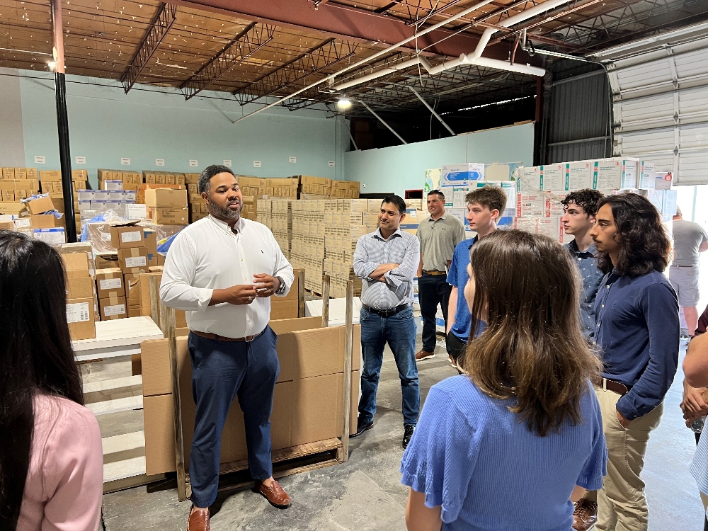 Lance Brown, CEO of Rhino Medical Supply, speaks to a group of USC students studying the supply chain. (Photo/Rhino Medical)