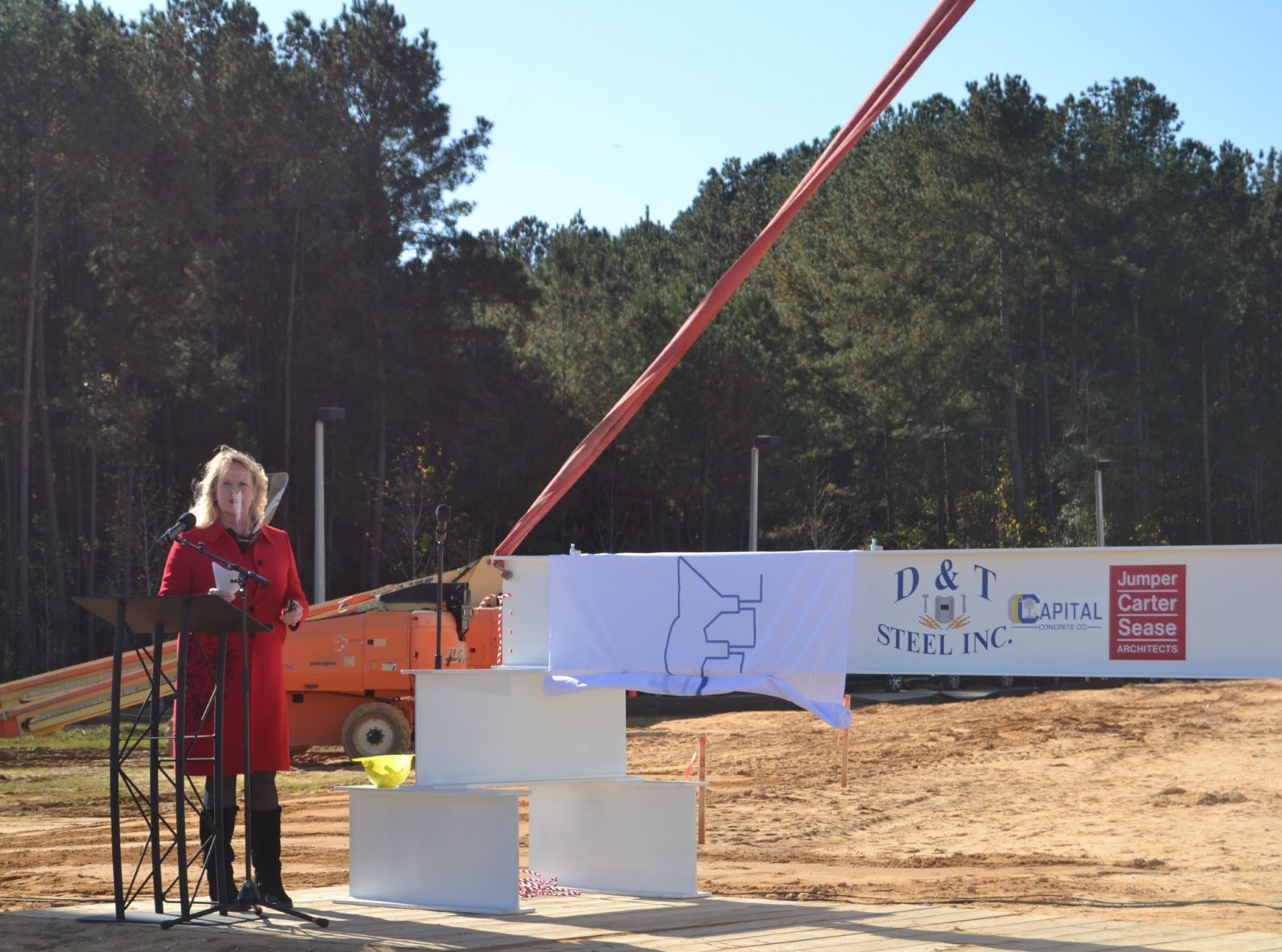 Nephron CEO Lou Kennedy delivers remarks at a beam-raising ceremony on Nov. 17. (Photo/Melinda Waldrop)