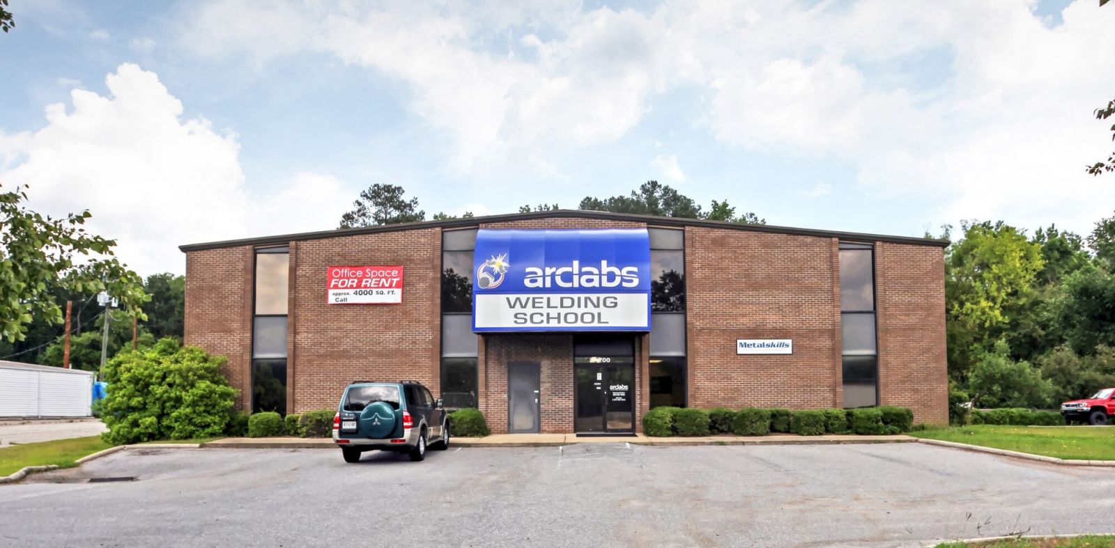 An industrial flex building in Columbia has been purchased for $1.5 million.  The 14,420-square-foot building at 700 Gracern Road was not publicly marketed. (Photo/Provided)