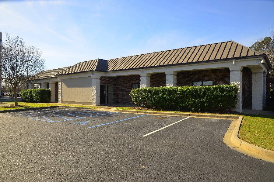 Health care company acquires retail space at Parkland Plaza in Columbia